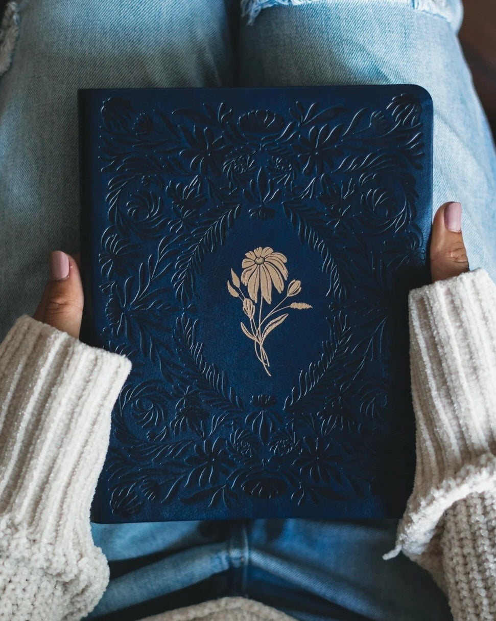 NLT Notetaking Bible: Versailles Theme