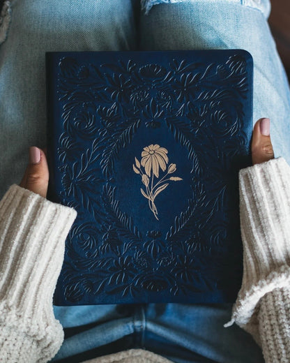 NLT Notetaking Bible: Versailles Theme